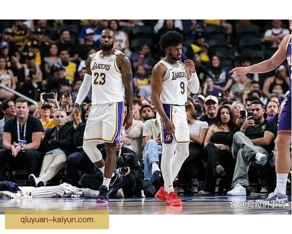 NBA赛场风云再起超级球星对决引爆全场观众热情